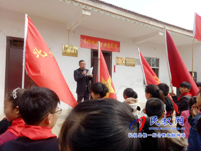 北關(guān)鎮(zhèn)師生代表在李館地道抗戰(zhàn)舊址進行清明節(jié)祭掃活動 北關(guān)鎮(zhèn)師生代表在李館地道抗戰(zhàn)舊址進行清明節(jié)祭掃活動