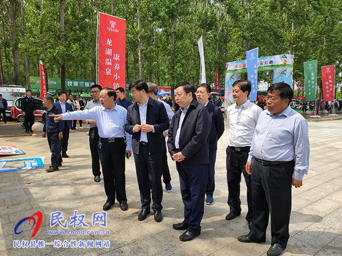 民革省委主委、省政協(xié)副主席李英杰蒞民察看“槐花節(jié)”系列活動(dòng)