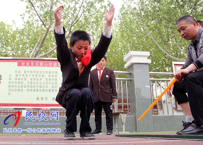 民權(quán)縣實(shí)驗(yàn)小學(xué)舉行“運(yùn)動(dòng)快樂，激情綻放”春季運(yùn)動(dòng)會(huì)