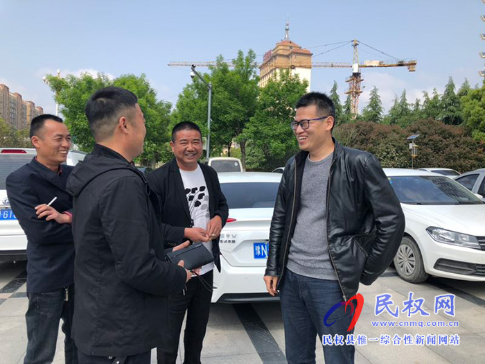 意外之財(cái)不動(dòng)心 拾金不昧暖今春——民權(quán)縣政府辦公室職工撿到錢包及時(shí)歸還 意外之財(cái)不動(dòng)心 拾金不昧暖今春——民權(quán)縣政府辦公室職工撿到錢包及時(shí)歸還