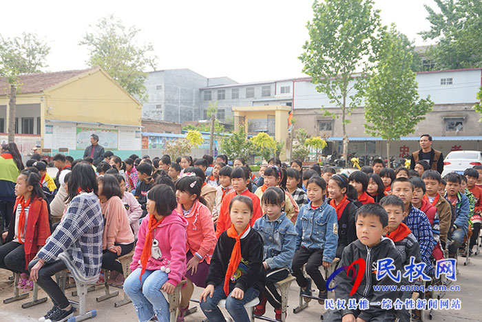 縣文聯(lián)、關(guān)工委舉辦傳統(tǒng)文化進校園活動