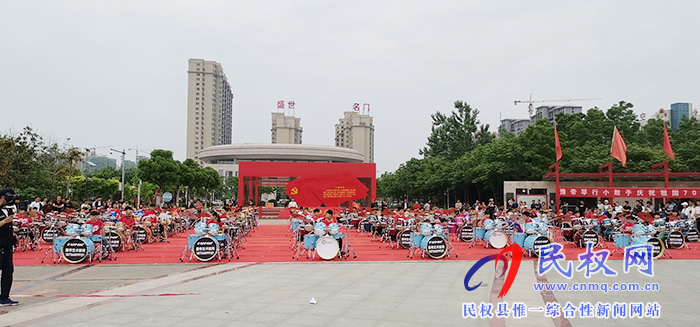 迎祖國70華誕，70名小鼓手共奏《鼓舞中國》