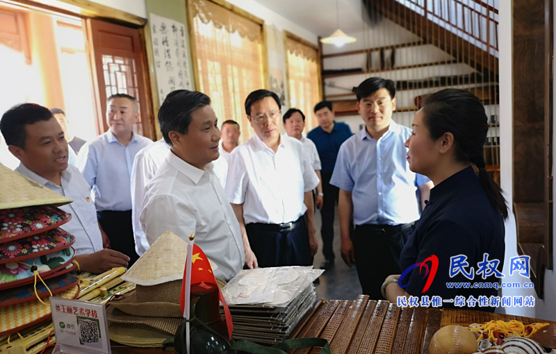 副省長(zhǎng)武國(guó)定蒞民調(diào)研糧食安全和脫貧攻堅(jiān)工作 副省長(zhǎng)武國(guó)定蒞民調(diào)研糧食安全和脫貧攻堅(jiān)工作