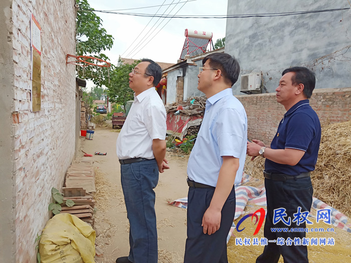 市委常委、常務副市長吳祖明到我縣龍?zhí)伶?zhèn)邢莊村開展“三?五”基層工作日活動