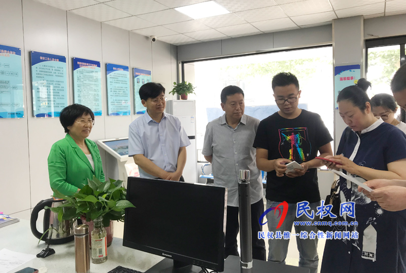 市統(tǒng)計(jì)局黨組書記、局長(zhǎng)王偉岸到我縣檢查第四次全國(guó)經(jīng)濟(jì)普查數(shù)據(jù)