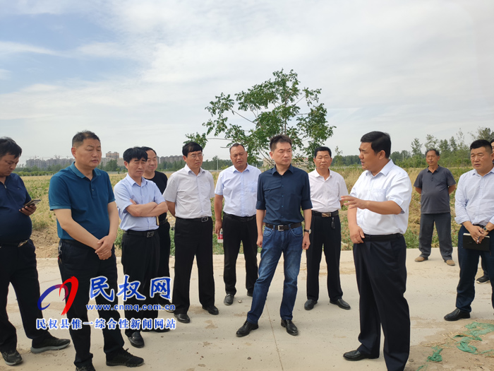縣委常委、縣委辦公室主任孟亞松到溫泉康養(yǎng)特色小鎮(zhèn)項(xiàng)目現(xiàn)場(chǎng)辦公