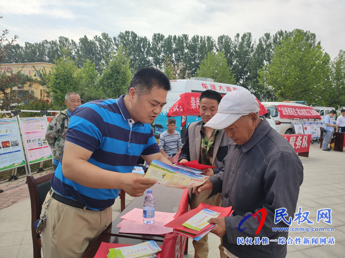 民權(quán):“四下鄉(xiāng)”暨“科技活動周”活動 ?服務(wù)群眾零距離 民權(quán):“四下鄉(xiāng)”暨“科技活動周”活動 ?服務(wù)群眾零距離