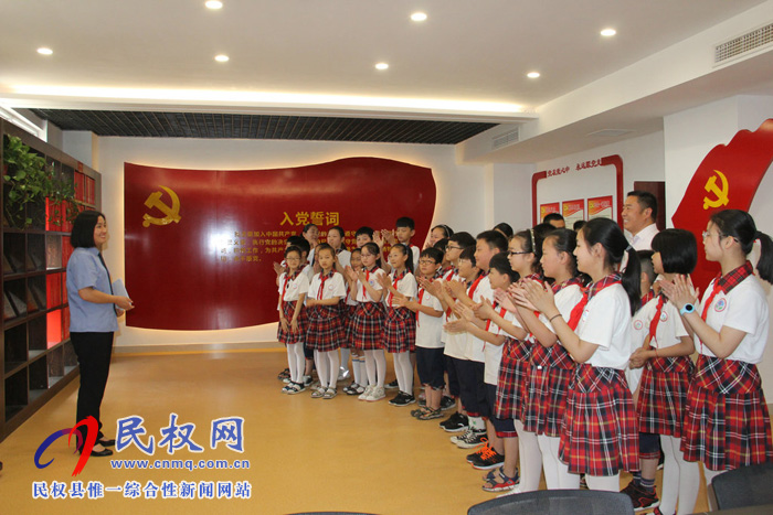 民權(quán)縣實(shí)驗(yàn)小學(xué)組織學(xué)生代表走進(jìn)檢察院參加開(kāi)放日活動(dòng) 民權(quán)縣實(shí)驗(yàn)小學(xué)組織學(xué)生代表走進(jìn)檢察院參加開(kāi)放日活動(dòng)