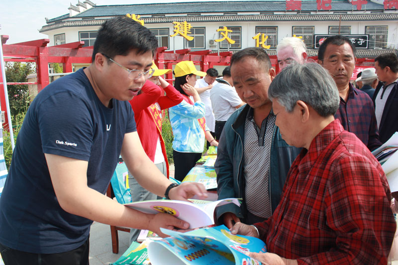 團委積極參與“四下鄉(xiāng)”暨“科技活動周”活動 團委積極參與“四下鄉(xiāng)”暨“科技活動周”活動
