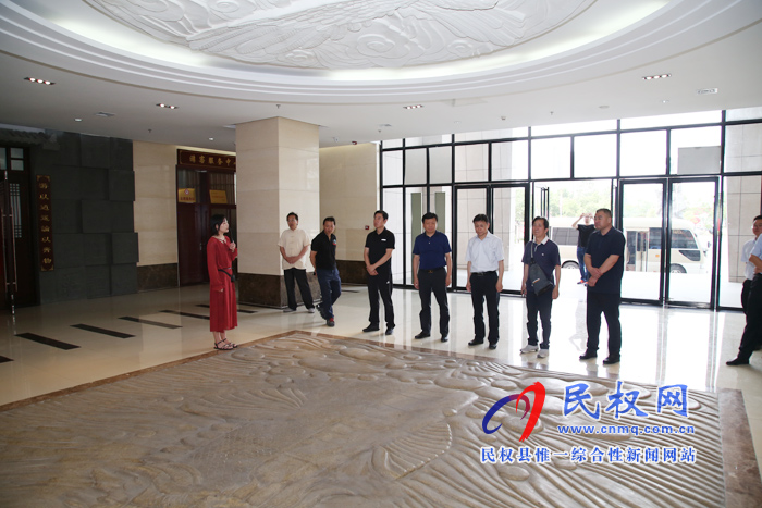 河南省詩(shī)歌學(xué)會(huì)采風(fēng)團(tuán)到我縣開(kāi)展文學(xué)采風(fēng)活動(dòng) 河南省詩(shī)歌學(xué)會(huì)采風(fēng)團(tuán)到我縣開(kāi)展文學(xué)采風(fēng)活動(dòng)