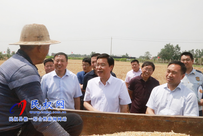市人大常委會副主任、縣委書記姬脈常調(diào)研我縣“三夏”及秸稈禁燒工作