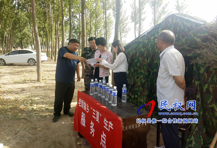 縣人大常委會主任周燕、副縣長朱琳到老顏集鄉(xiāng)清真寺慰問穆斯林同胞