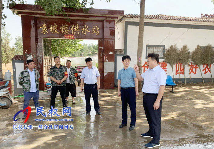 民權(quán)高新區(qū)常務(wù)副主任張愛軍深入南華街道辦事處督導(dǎo)“三夏”生產(chǎn)及秸稈禁燒工作 民權(quán)高新區(qū)常務(wù)副主任張愛軍深入南華街道辦事處督導(dǎo)“三夏”生產(chǎn)及秸稈禁燒工作