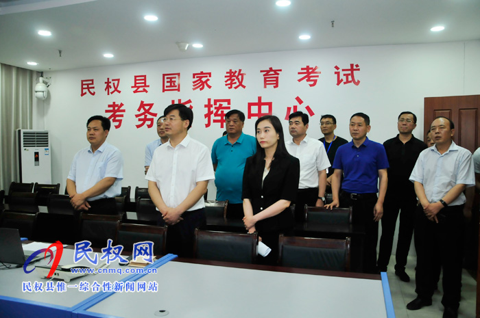 縣委副書記、縣長張團結(jié)查看高考工作準備情況