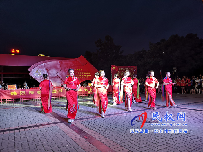 民權(quán)縣志愿者協(xié)會(huì)慶祝中國(guó)共產(chǎn)黨建黨98周年文藝匯演在東區(qū)廣場(chǎng)舉行 民權(quán)縣志愿者協(xié)會(huì)慶祝中國(guó)共產(chǎn)黨建黨98周年文藝匯演在東區(qū)廣場(chǎng)舉行