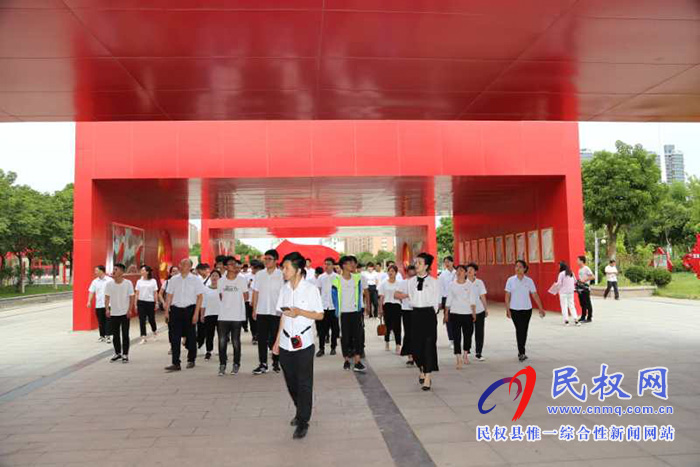 民權(quán)縣委組織部在黨建文化公園舉行新黨員入黨宣誓活動(dòng) 民權(quán)縣委組織部在黨建文化公園舉行新黨員入黨宣誓活動(dòng)