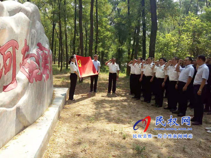 商丘海關(guān)與劉炳莊村開展“不忘初心 牢記使命”主題黨日活動(dòng) 商丘海關(guān)與劉炳莊村開展“不忘初心 牢記使命”主題黨日活動(dòng)