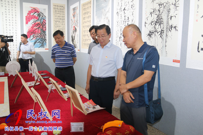 我縣展品參加在北京慶祝建黨九十八周年書畫展暨商丘市非物質文化遺產(chǎn)精品展 我縣展品參加在北京慶祝建黨九十八周年書畫展暨商丘市非物質文化遺產(chǎn)精品展