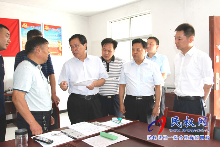 市人大常委會副主任、縣委書記姬脈常調(diào)研鄉(xiāng)鎮(zhèn)農(nóng)村人居環(huán)境改善及農(nóng)戶改廁等工作