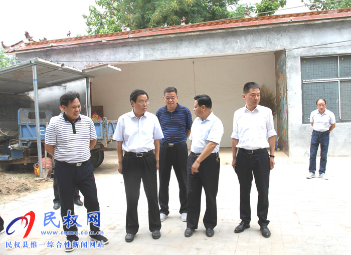 市人大常委會副主任、縣委書記姬脈常調(diào)研鄉(xiāng)鎮(zhèn)農(nóng)村人居環(huán)境改善及農(nóng)戶改廁等工作