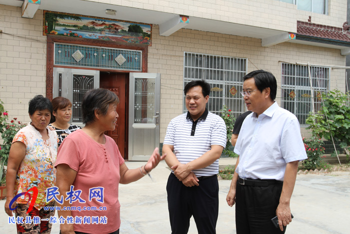 市人大常委會副主任、縣委書記姬脈常調(diào)研鄉(xiāng)鎮(zhèn)農(nóng)村人居環(huán)境改善及農(nóng)戶改廁等工作