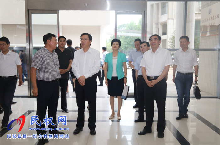 市人大常委會副主任、縣委書記姬脈常到河南大學(xué)金明校區(qū)參觀考察