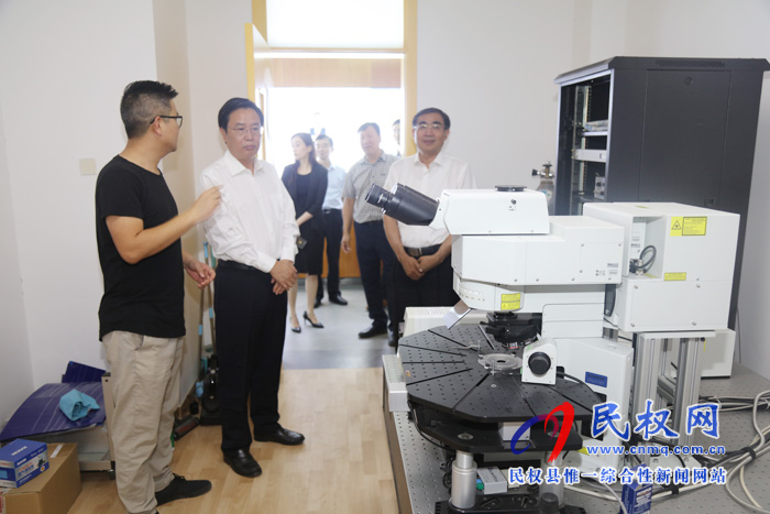 市人大常委會副主任、縣委書記姬脈常到河南大學(xué)金明校區(qū)參觀考察