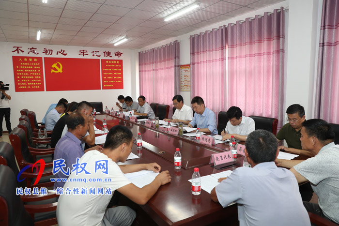 市人大常委會(huì)副主任、民權(quán)縣委書記姬脈常到白云寺鎮(zhèn)開展“三·五”基層工作日活動(dòng)