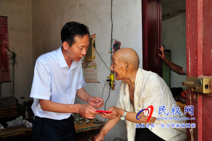 縣委常委、副縣長(zhǎng)信木祥“八一”前夕走訪慰問(wèn)復(fù)退、復(fù)員軍人