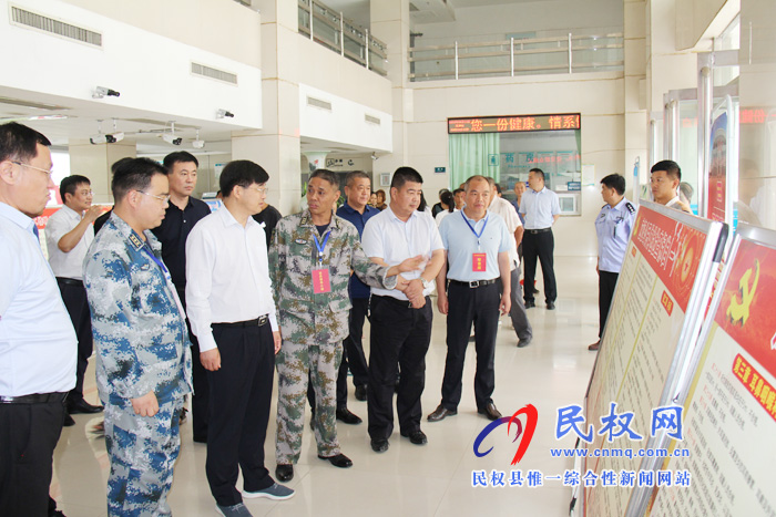 縣委副書記、縣長張團結(jié)檢查指導(dǎo)征兵體檢工作