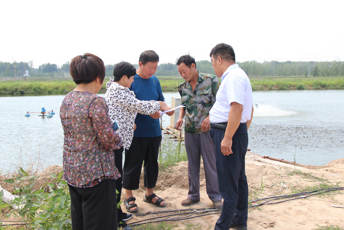 民權(quán)縣農(nóng)業(yè)農(nóng)村局深入水產(chǎn)養(yǎng)殖企業(yè)開展水域?yàn)┩筐B(yǎng)殖證申請現(xiàn)場權(quán)屬核查工作 民權(quán)縣農(nóng)業(yè)農(nóng)村局深入水產(chǎn)養(yǎng)殖企業(yè)開展水域?yàn)┩筐B(yǎng)殖證申請現(xiàn)場權(quán)屬核查工作