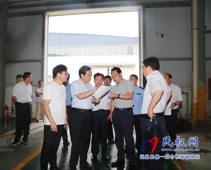 市人大常委會(huì)副主任、縣委書(shū)記姬脈常暗訪安全生產(chǎn)工作