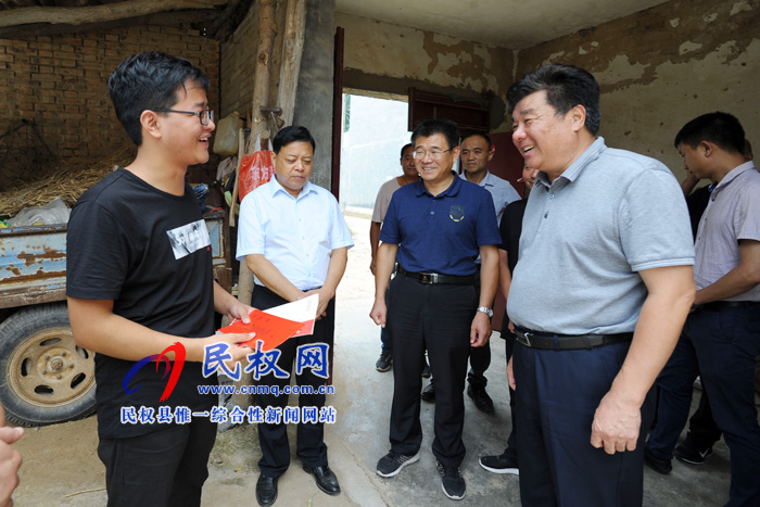 市人大常委會副主任、市總工會主席劉沛到民權縣白云寺鎮(zhèn)小渾子村開展“三·五”基層工作日活動