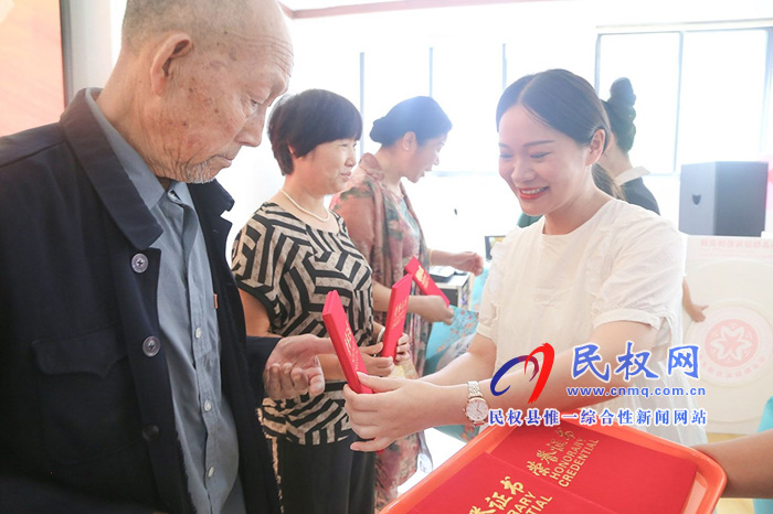 民東新區(qū)實(shí)驗(yàn)幼兒園召開(kāi)教師節(jié)表彰大會(huì) 民東新區(qū)實(shí)驗(yàn)幼兒園召開(kāi)教師節(jié)表彰大會(huì)