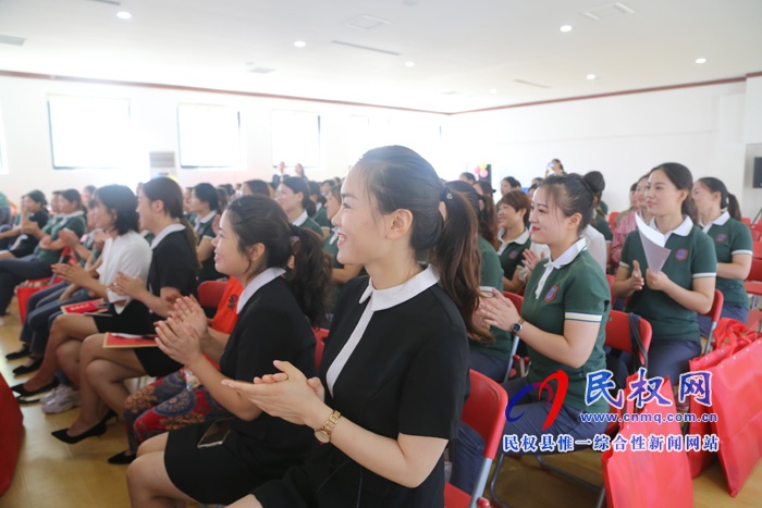 民東新區(qū)實(shí)驗(yàn)幼兒園召開(kāi)教師節(jié)表彰大會(huì) 民東新區(qū)實(shí)驗(yàn)幼兒園召開(kāi)教師節(jié)表彰大會(huì)
