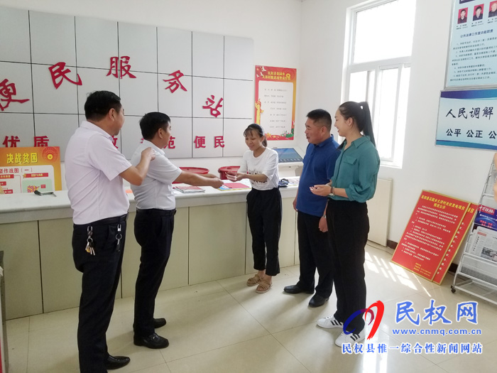 縣委政法委愛心資助大濟村貧困大學(xué)生 縣委政法委愛心資助大濟村貧困大學(xué)生