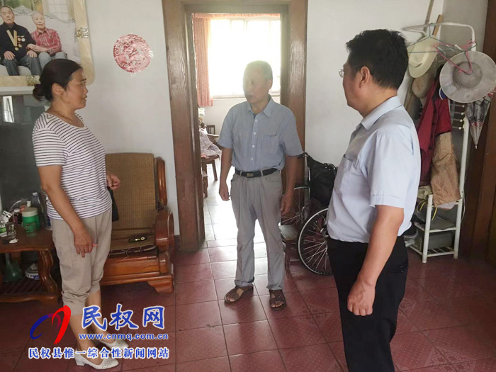 縣商務(wù)局領(lǐng)導(dǎo)中秋節(jié)慰問離老干部 縣商務(wù)局領(lǐng)導(dǎo)中秋節(jié)慰問離老干部