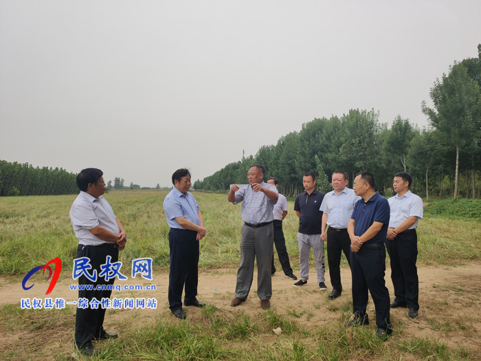 省政協(xié)副主席李英杰蒞民調研油莎豆產(chǎn)業(yè)發(fā)展情況 省政協(xié)副主席李英杰蒞民調研油莎豆產(chǎn)業(yè)發(fā)展情況