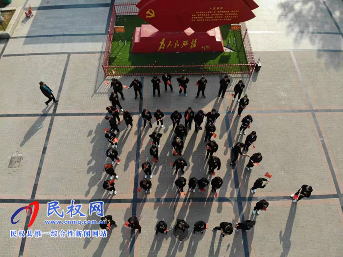 民權縣新華書店快閃獻禮新中國成立70周年 民權縣新華書店快閃獻禮新中國成立70周年