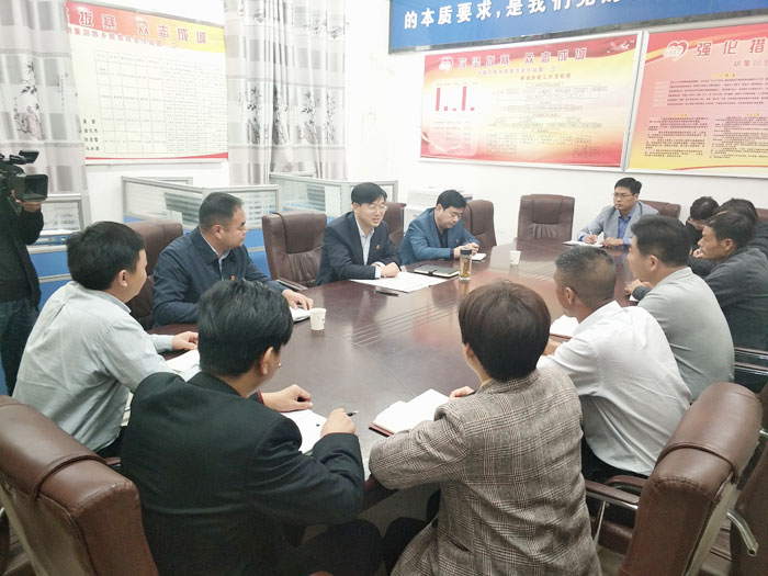 縣委副書記、縣長張團(tuán)結(jié)傳達(dá)學(xué)習(xí)習(xí)近平總書記在新中國成立70周年和全國民族團(tuán)結(jié)進(jìn)步表彰大會講話精神