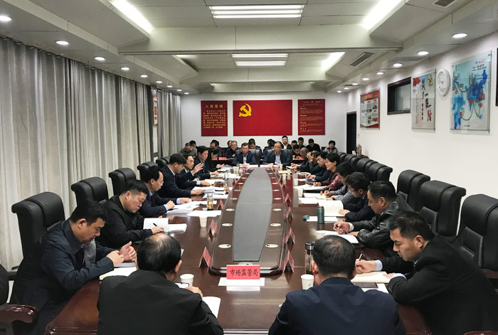 縣委副書記、縣長張團結(jié)查看我縣園林城文明城創(chuàng)建迎檢準備工作開展情況