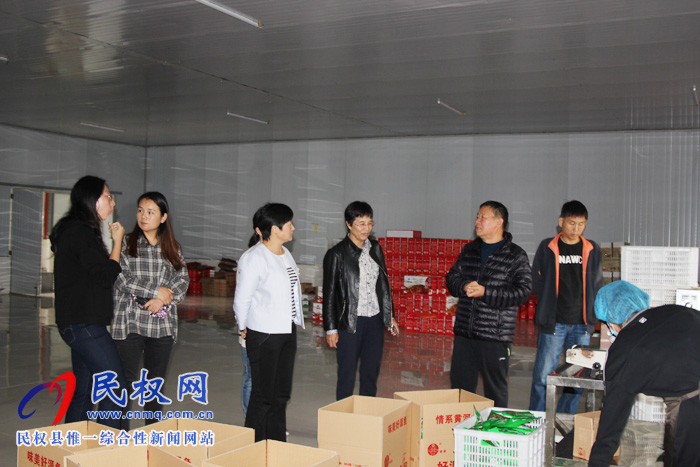 農業(yè)農村部經濟研究中心付饒博士蒞民調研草魚養(yǎng)殖及加工情況 農業(yè)農村部經濟研究中心付饒博士蒞民調研草魚養(yǎng)殖及加工情況