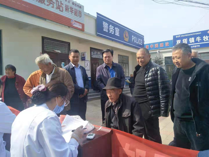 市應(yīng)急管理局駐雙塔鎮(zhèn)牛牧崗村工作隊(duì)組織開展義診活動(dòng) 市應(yīng)急管理局駐雙塔鎮(zhèn)牛牧崗村工作隊(duì)組織開展義診活動(dòng)