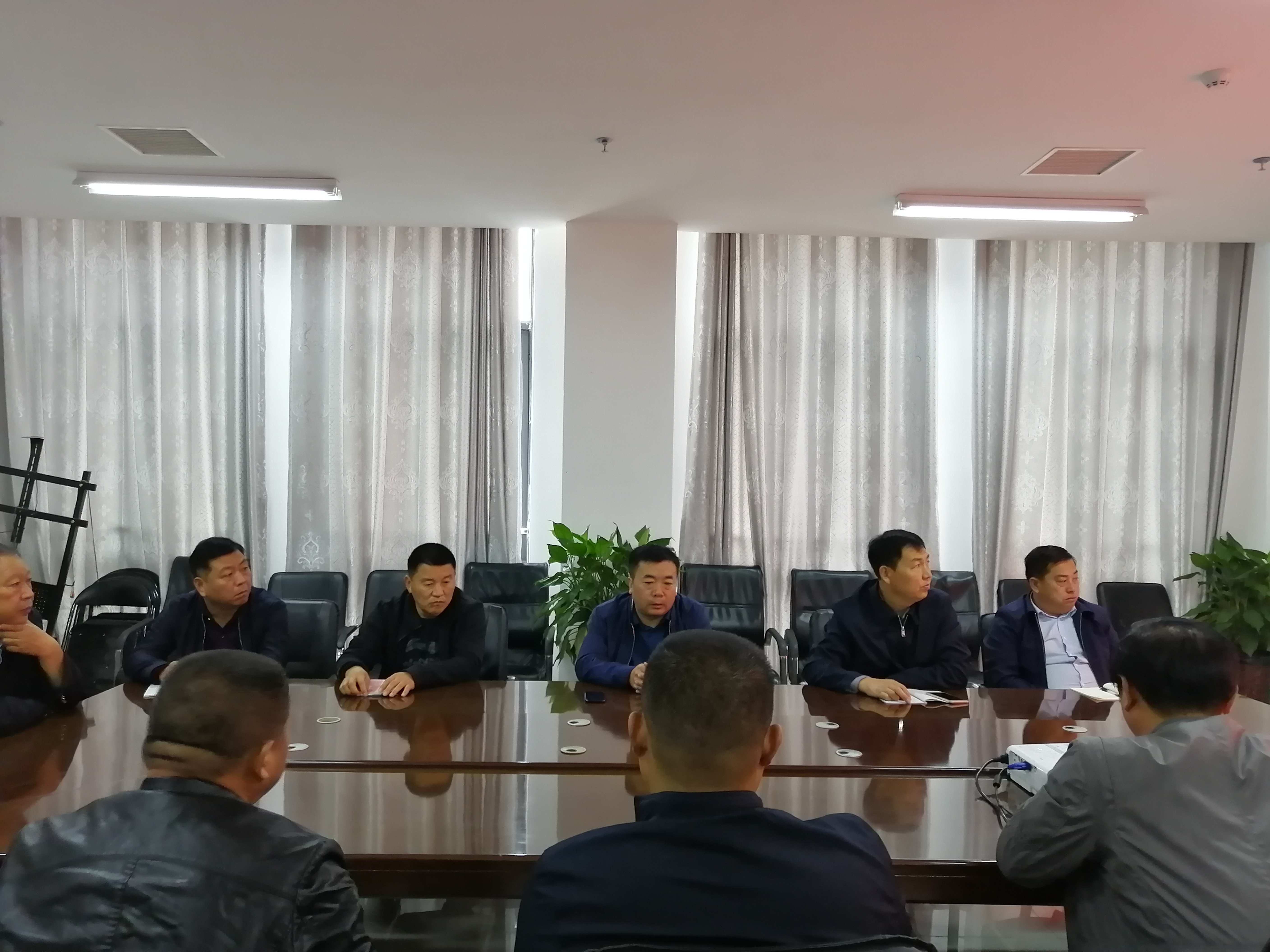 縣林業(yè)發(fā)展服務(wù)中心召開“不忘初心、牢記使命”主題教育調(diào)研座談會