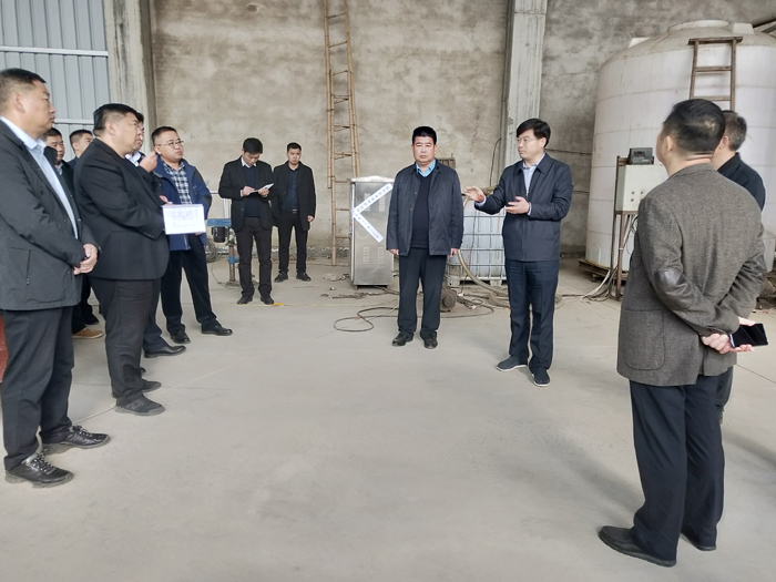 縣委副書記、縣長張團(tuán)結(jié)暗訪查處散亂污企業(yè)
