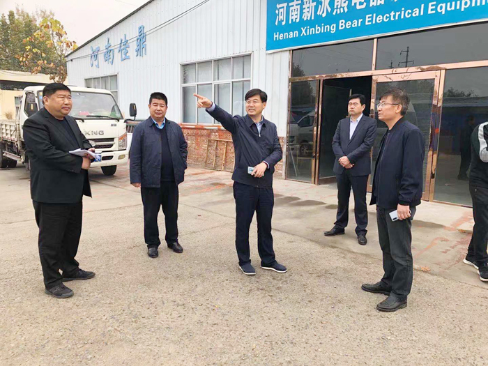 縣委副書記、縣長張團(tuán)結(jié)暗訪查處散亂污企業(yè)