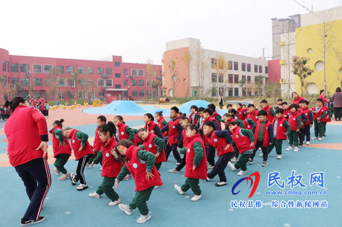 民權(quán)縣幼兒園舉辦“2019年冬季幼兒戶外操比賽”并表彰獲獎班集體 民權(quán)縣幼兒園舉辦“2019年冬季幼兒戶外操比賽”并表彰獲獎班集體