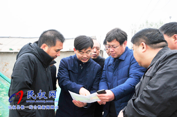 縣委副書記、縣長張團(tuán)結(jié)檢查督導(dǎo)我縣大氣污染防治工作