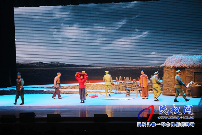 紅色豫劇《小推車(chē)》在民權(quán)精彩上演