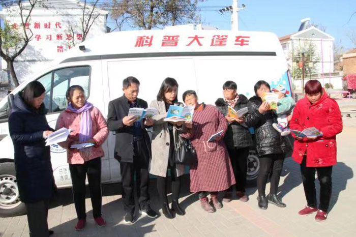 縣科協(xié)開展科普大篷車進(jìn)鄉(xiāng)村活動(dòng) 縣科協(xié)開展科普大篷車進(jìn)鄉(xiāng)村活動(dòng)
